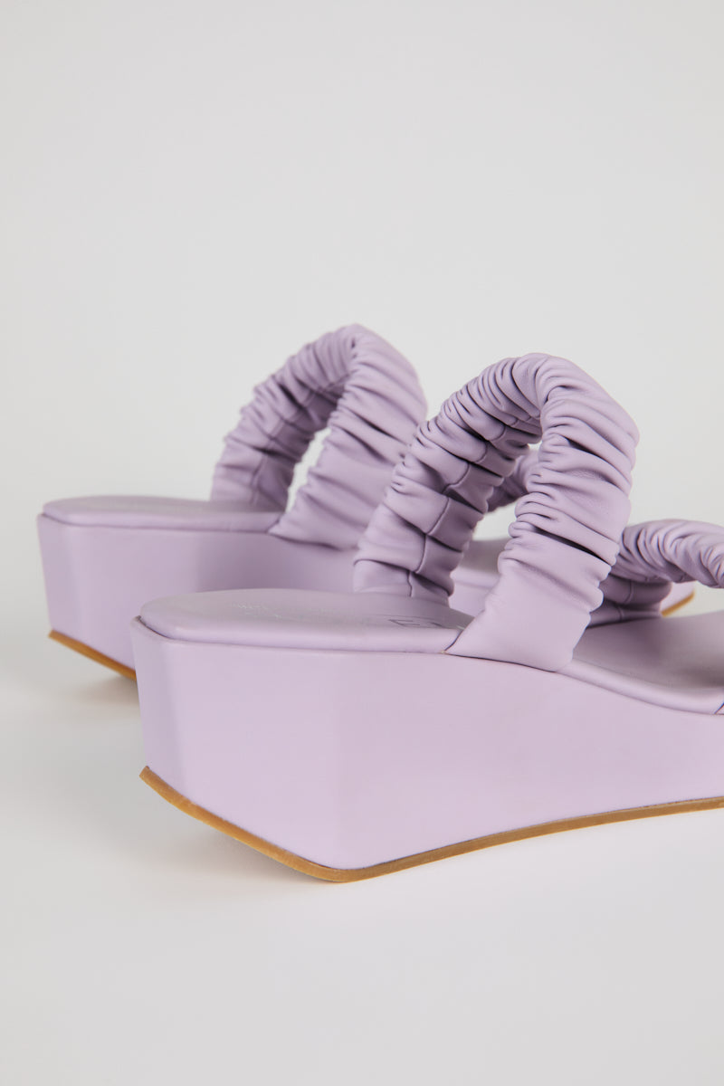 Phorna scrunchie platform slides in lilac, purple | IB x HOZEN